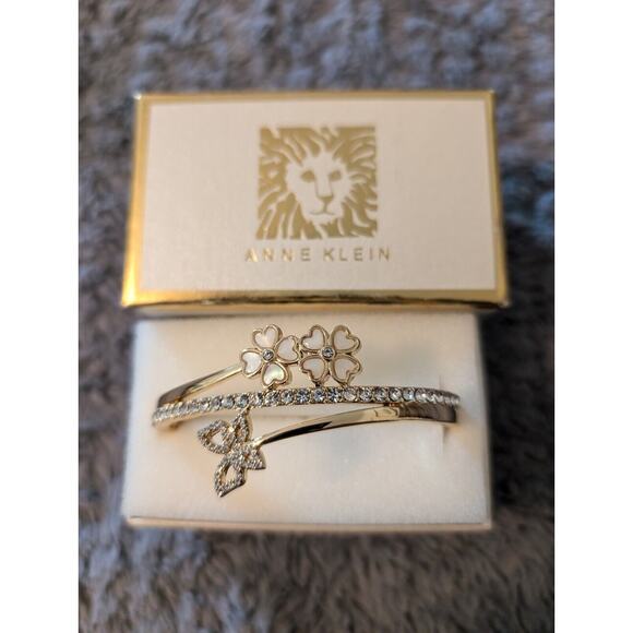 ANNE KLEIN Gold-Tone Butterfly & Mother of Pearl Flower Bangle Bracelet NEW NIB - Picture 1 of 8